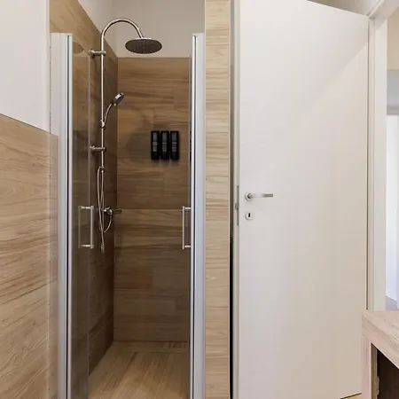 Casa Valentina - Wifi Train Station Parking דירה מודנה