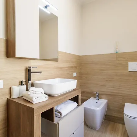 Casa Valentina - Wifi Train Station Parking דירה מודנה