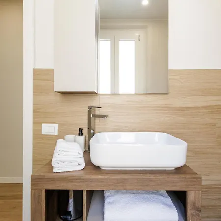 Casa Valentina - Wifi Train Station Parking דירה *