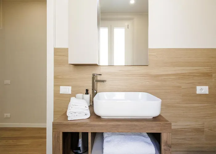 Casa Valentina - Wifi Train Station Parking Apartament *